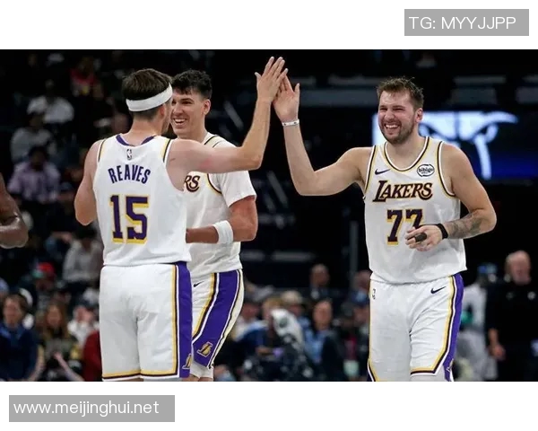 里夫斯上演压哨绝杀,东契奇更新社媒:GOAT 里夫斯上演压哨绝杀,东契奇更新社媒:GOAT